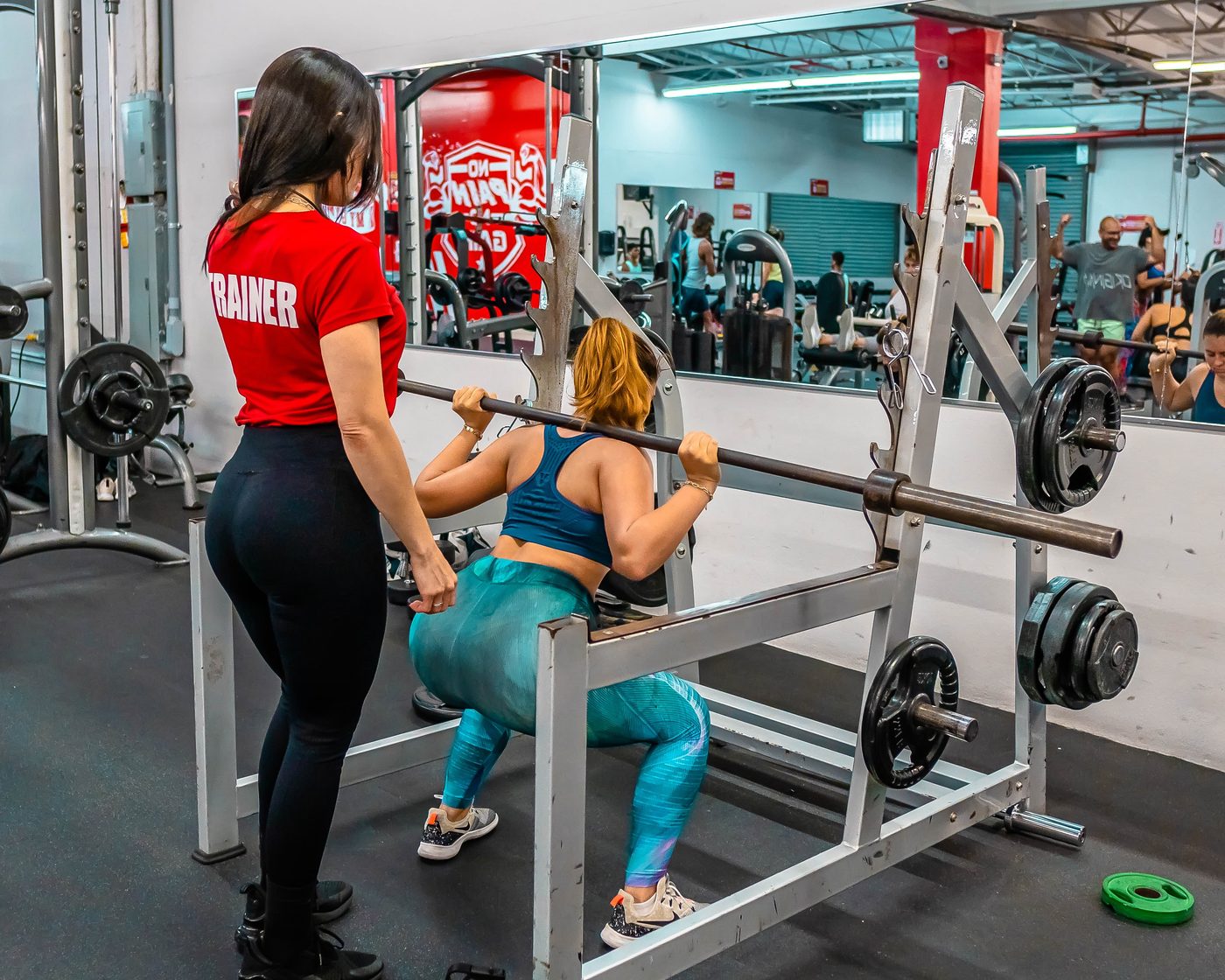 &Aacute;rea de pesas y equipos en Westside Fitness Club San Juan